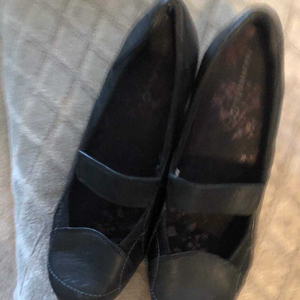 Merrill black leather shoes-gently worn condition